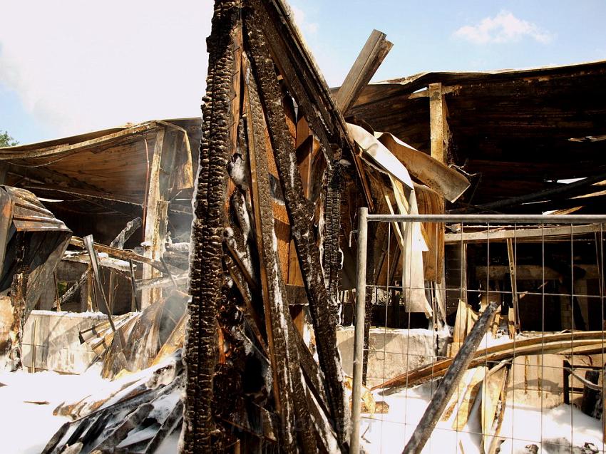 Feuer Halle Siegburg Gewerbegebiet Zange P090.JPG